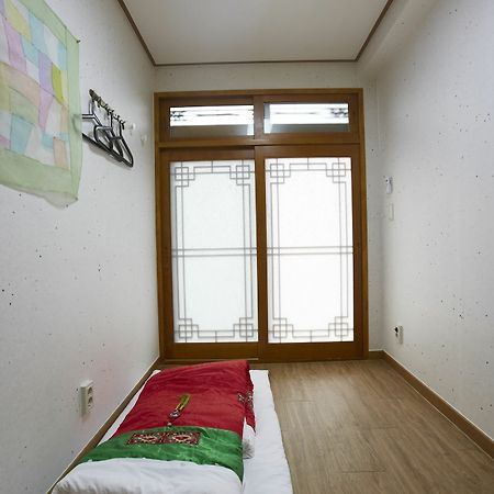 Go Woon Dang Hanok Guest House Seoul Exterior photo