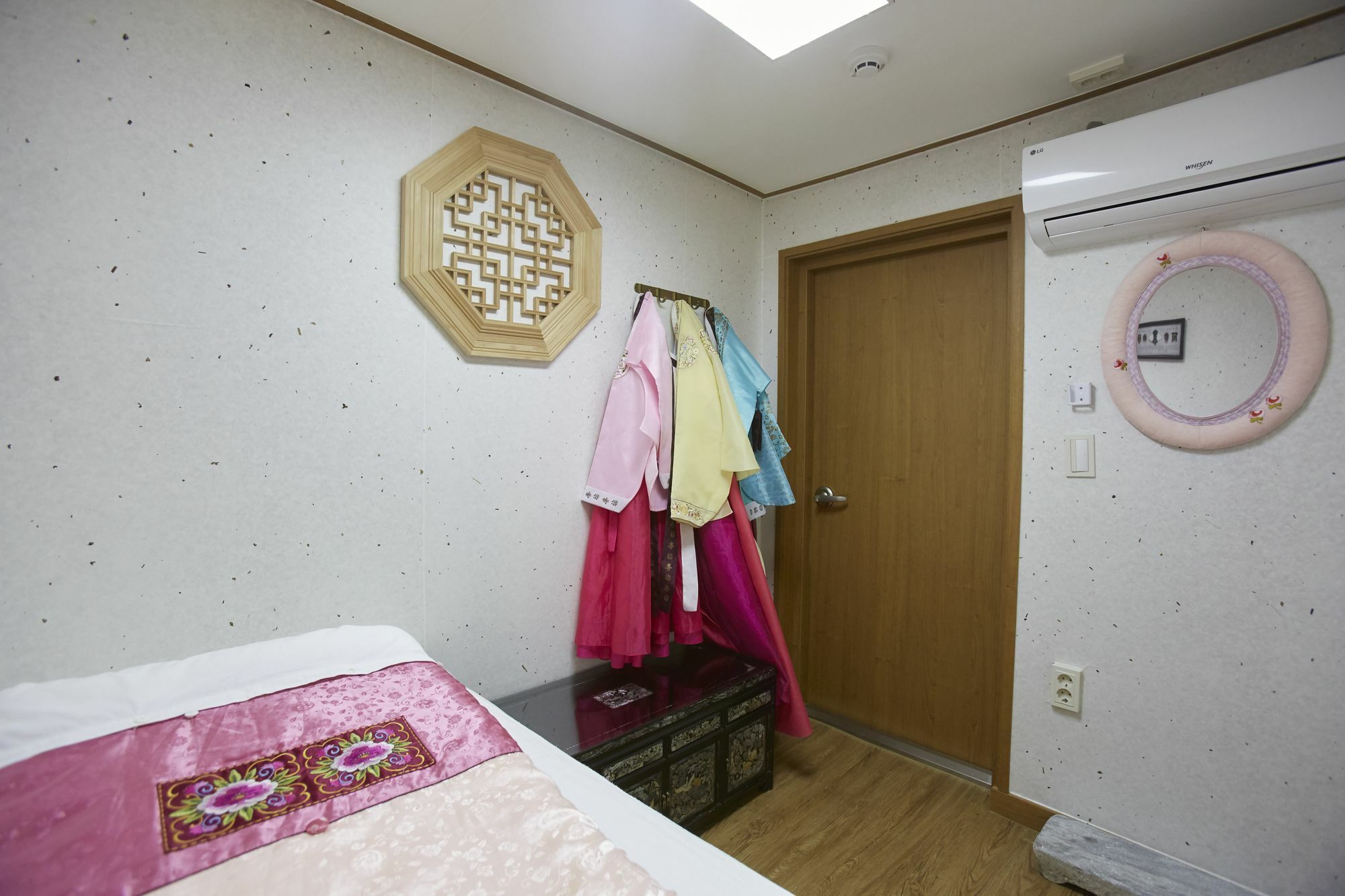 Go Woon Dang Hanok Guest House Seoul Exterior photo