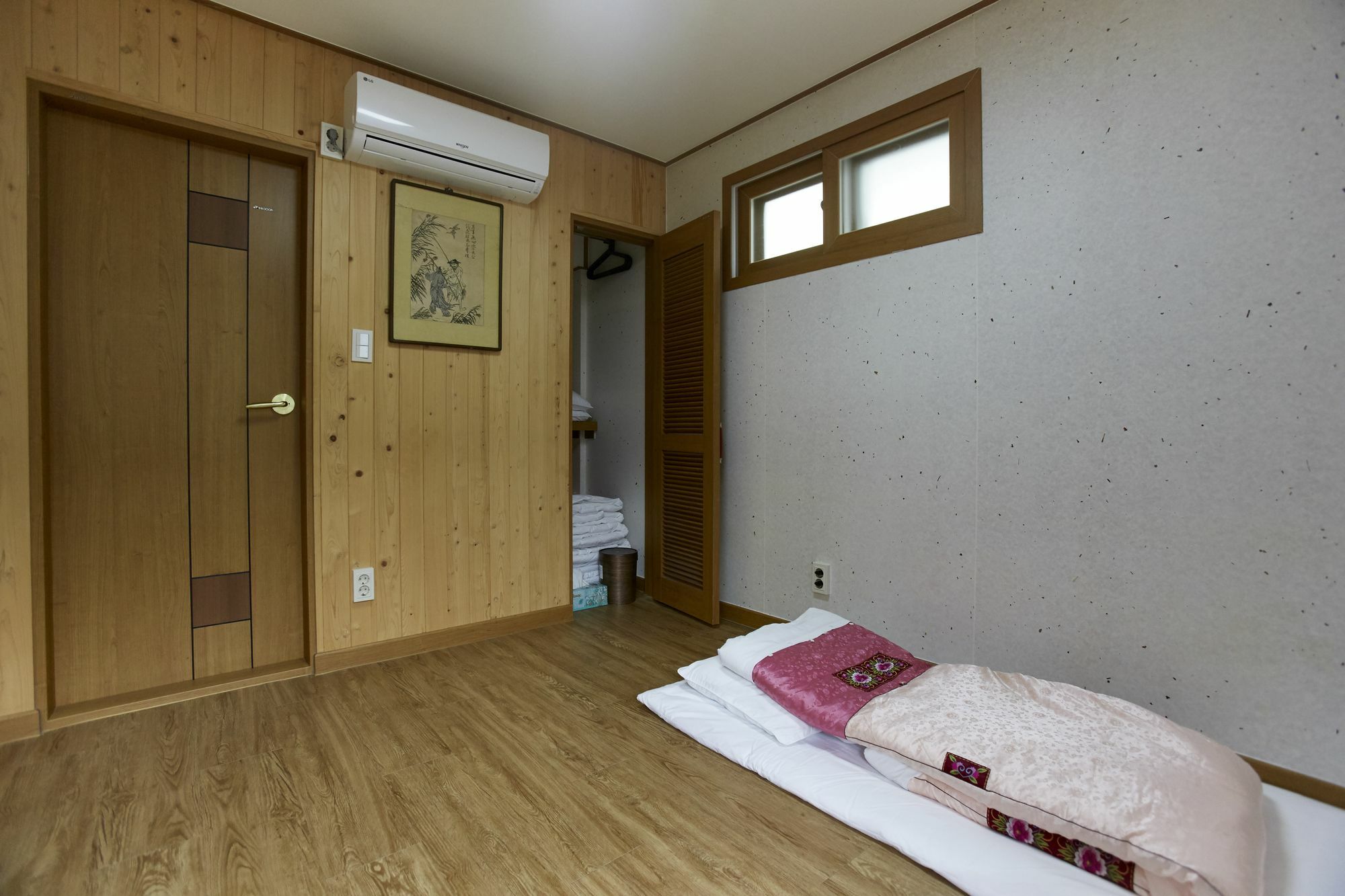 Go Woon Dang Hanok Guest House Seoul Exterior photo
