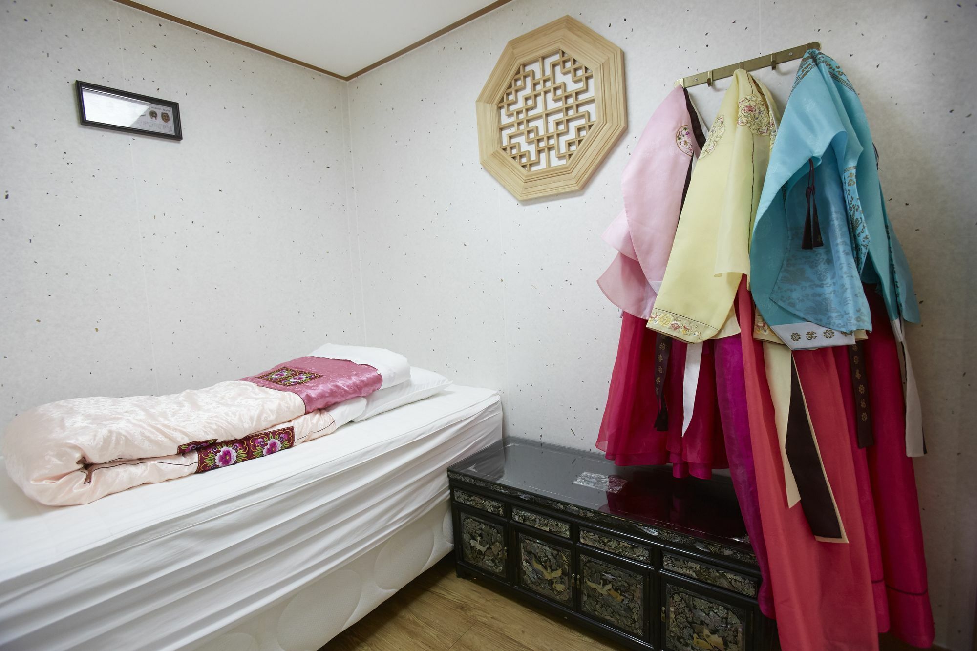Go Woon Dang Hanok Guest House Seoul Exterior photo